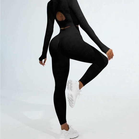 LULU CLOTHING COMPANY - Picture 4 of 5